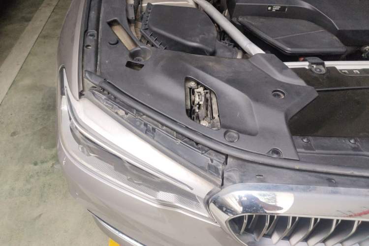 Used BMW 5 Series 2020 530Li Luxury Edition Premium Package Engine Bay Right