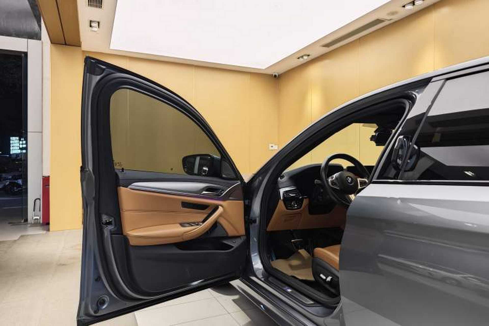 Used BMW 5 Series 2020 525i M Sport Package Exterior 6