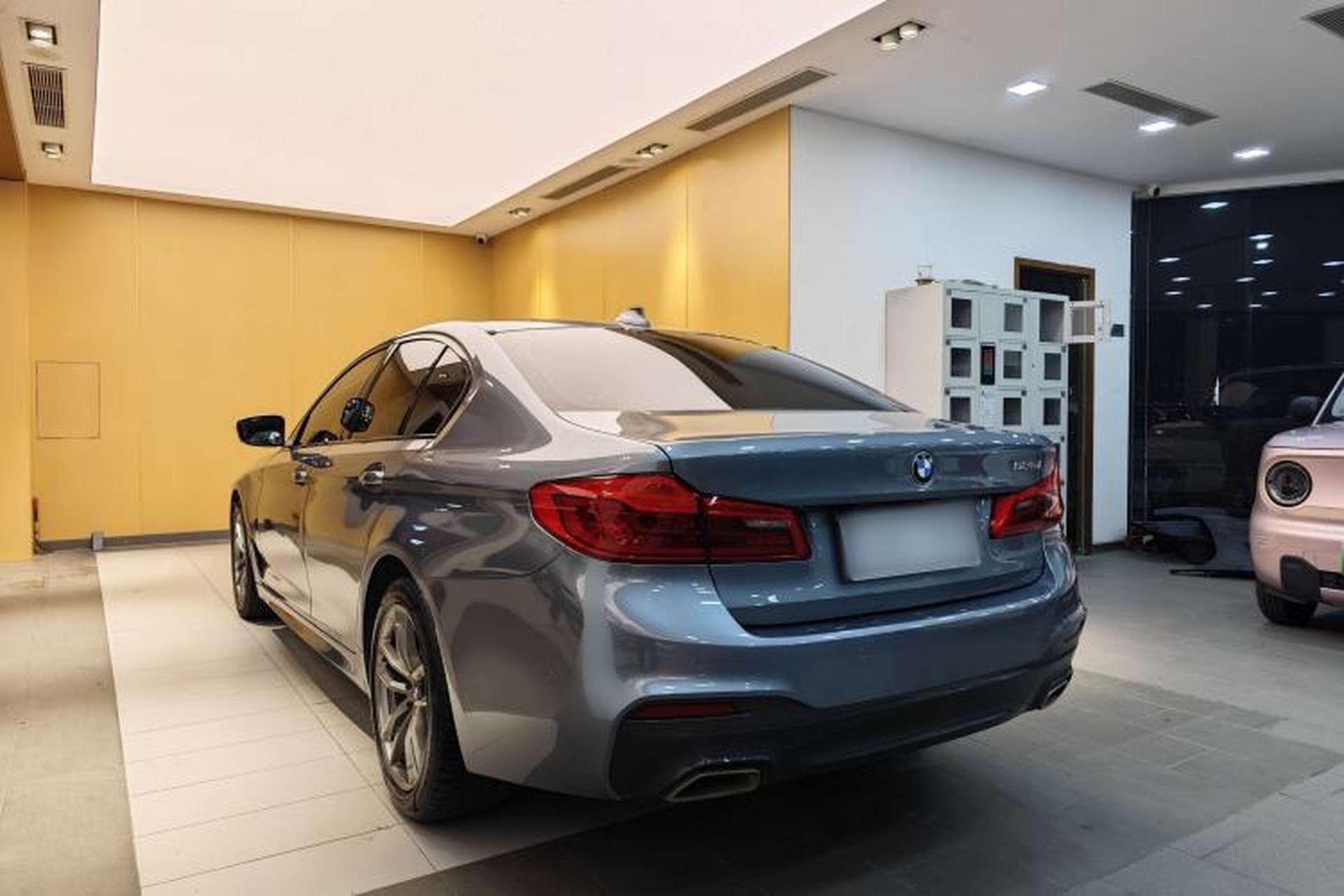 Used BMW 5 Series 2020 525i M Sport Package Exterior 9