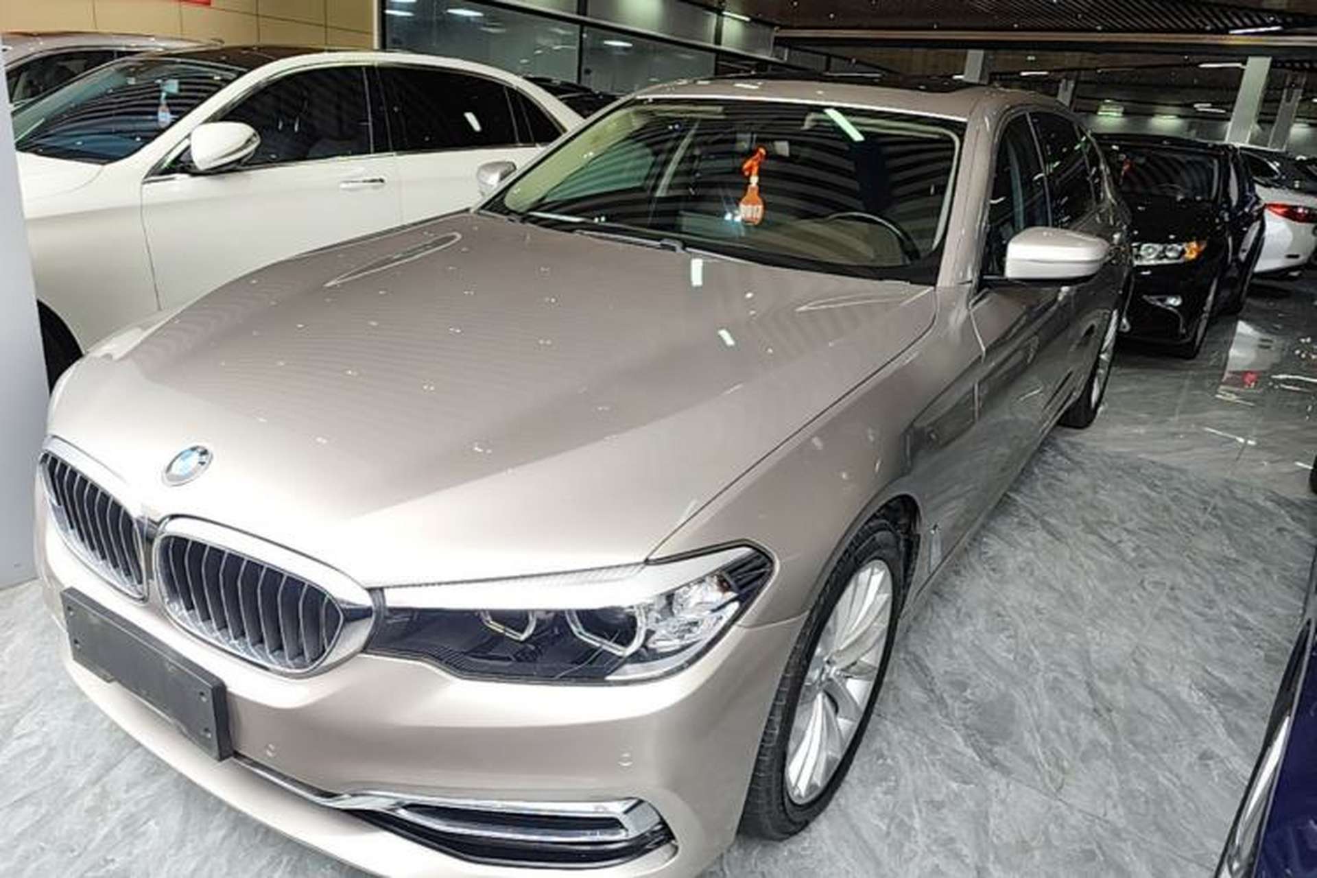 Used BMW 5 Series 2020 525Li Luxury Package Front Left 45 Deg