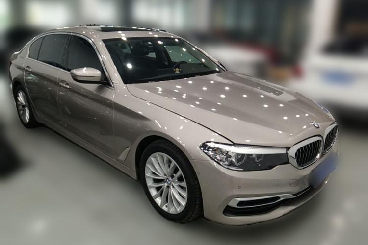 Used BMW 5 Series 2020 525Li Luxury Package Front Right 45 Deg