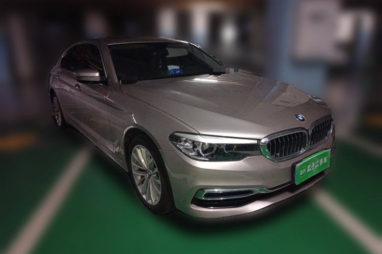 Used BMW 5 Series 2020 525Li Luxury Package Front Right 45 Deg
