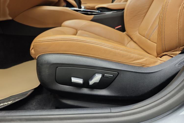 Used BMW 5 Series 2020 525i M Sport Package Interior 4