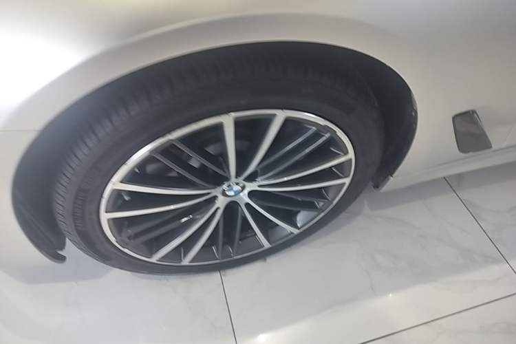 Used BMW 5 Series 2020 530Li xDrive M Sport Package Left Front Wheel Hub