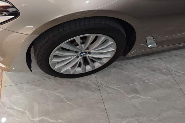 Used BMW 5 Series 2020 530Li Leading Edition Luxury Package Left Front Wheel Hub