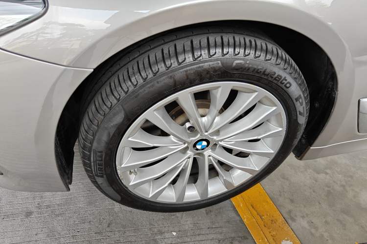Used BMW 5 Series 2020 530Li Leading Edition Luxury Package Left Front Wheel Hub