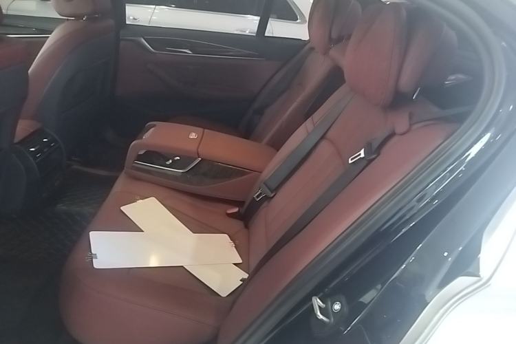 Used BMW 5 Series 2020 530Li xDrive M Sport Package Left Rear Seat