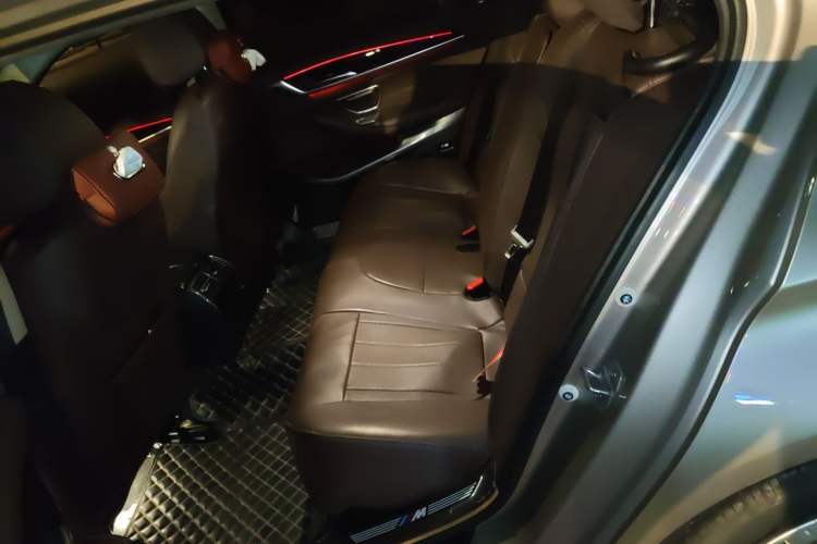 Used BMW 5 Series 2020 525Li Luxury Package Left Rear Seat