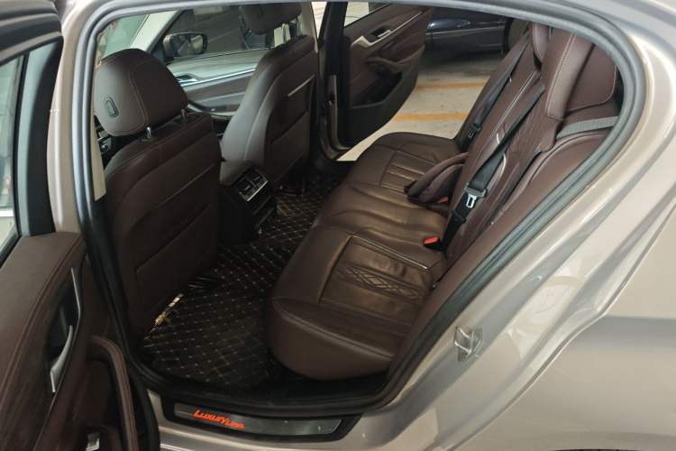 Used BMW 5 Series 2020 530Li Leading Edition Luxury Package Left Rear Seat