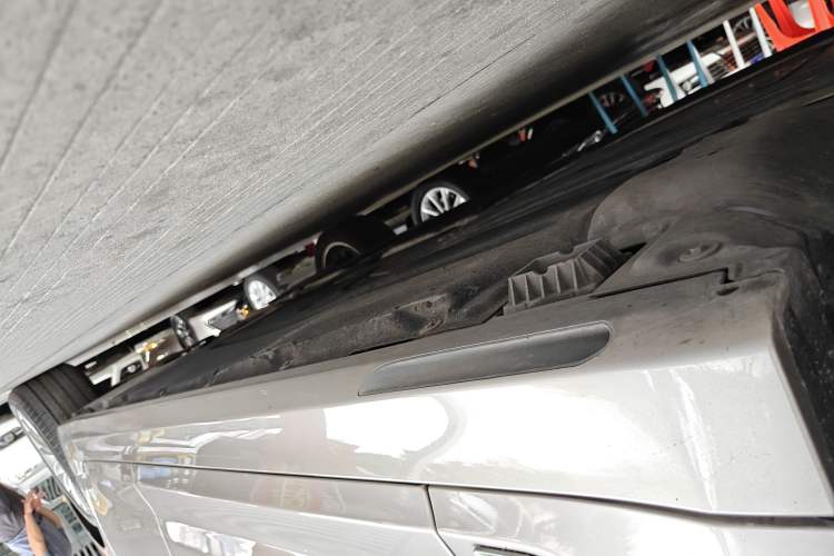 Used BMW 5 Series 2020 530Li Leading Edition Luxury Package Left Side Sill