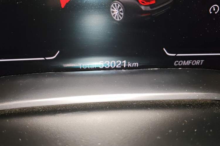Used BMW 5 Series 2020 525Li Luxury Package Odometer Close Up