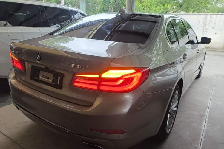 Used BMW 5 Series 2020 525Li Luxury Package Rear Right 45 Deg