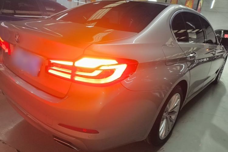 Used BMW 5 Series 2020 525Li Luxury Package Rear Right 45 Deg