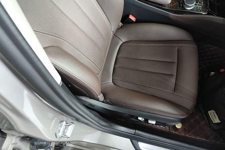 Used BMW 5 Series 2020 525Li Luxury Package Right Front Seat
