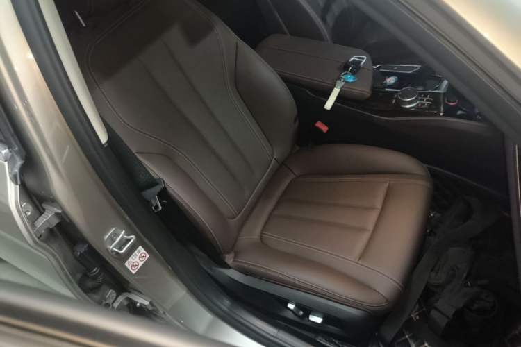 Used BMW 5 Series 2020 525Li Luxury Package Right Front Seat