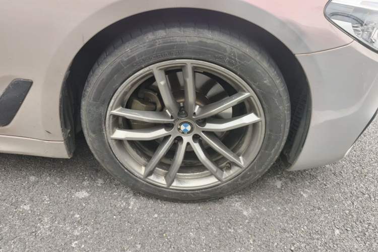 Used BMW 5 Series 2020 525i M Sport Package Right Front Wheel Hub