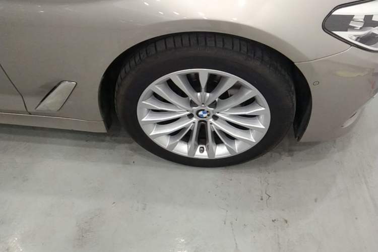 Used BMW 5 Series 2020 525Li Luxury Package Right Front Wheel Hub
