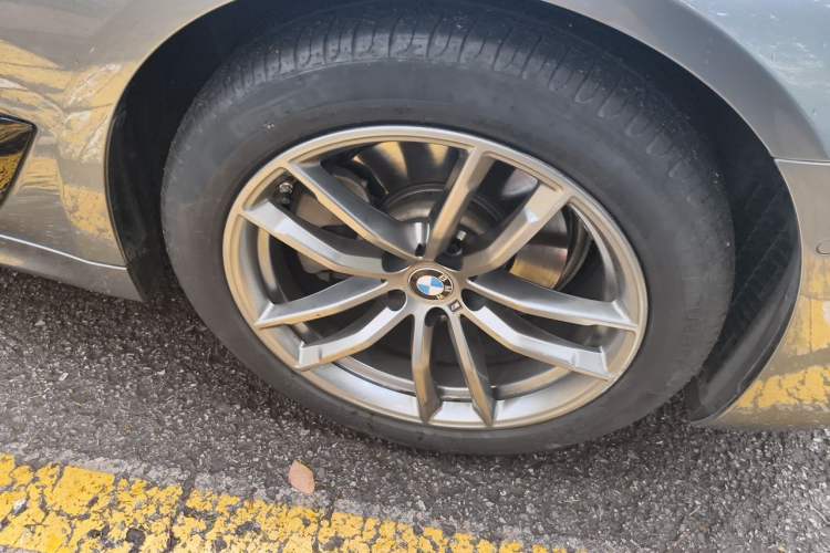 Used BMW 5 Series 2020 525i M Sport Package Right Front Wheel Hub