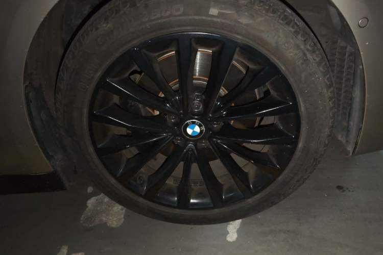 Used BMW 5 Series 2020 530Li Luxury Edition Premium Package Right Front Wheel Hub