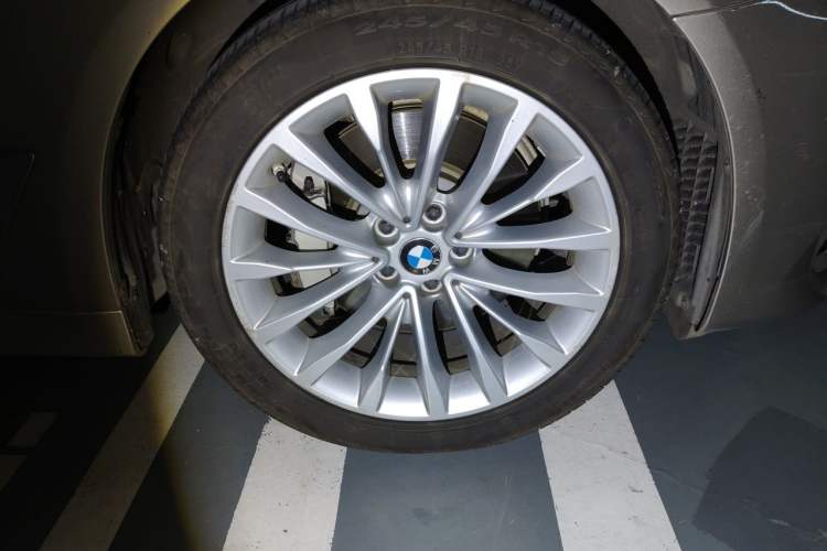 Used BMW 5 Series 2020 530Li Leading Edition Luxury Package Right Front Wheel Hub