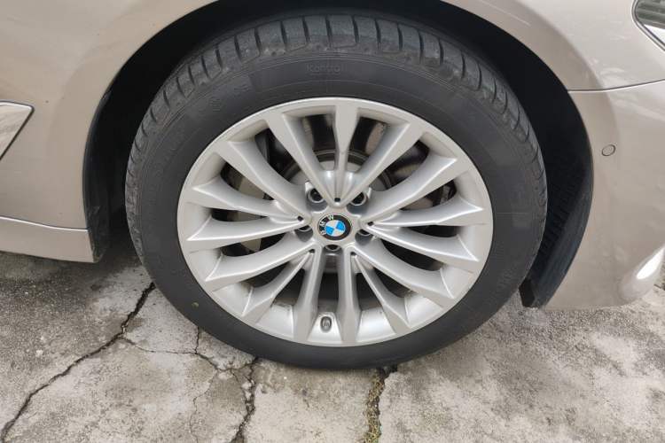 Used BMW 5 Series 2020 530Li Luxury Edition Premium Package Right Front Wheel Hub