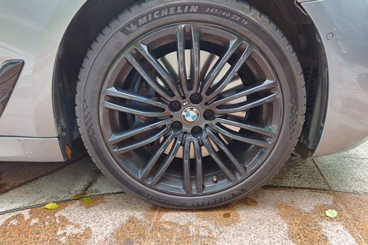 Used BMW 5 Series 2020 540i Sport Line M Sport Package Right Front Wheel Hub