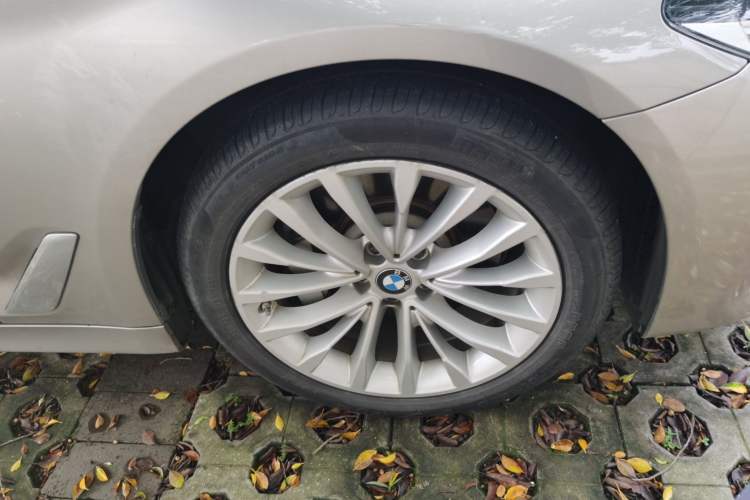 Used BMW 5 Series 2020 530Li xDrive Luxury Package Right Front Wheel Hub