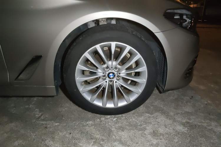 Used BMW 5 Series 2020 525Li Luxury Package Right Front Wheel Hub