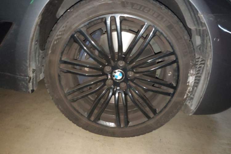 Used BMW 5 Series 2020 540i Sport Line M Sport Package Right Front Wheel Hub