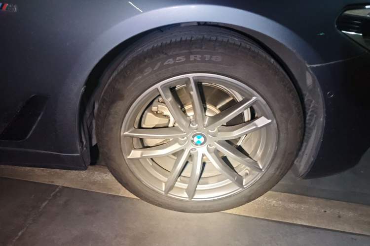 Used BMW 5 Series 2020 525i M Sport Package Right Front Wheel Hub