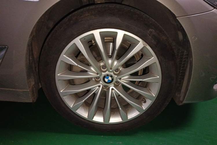 Used BMW 5 Series 2020 525Li Luxury Package Right Front Wheel Hub