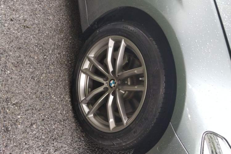 Used BMW 5 Series 2020 525i M Sport Package Right Front Wheel Hub