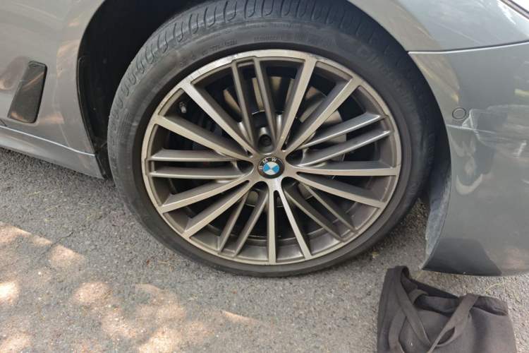 Used BMW 5 Series 2020 530i Sport Line M Sport Package Right Front Wheel Hub