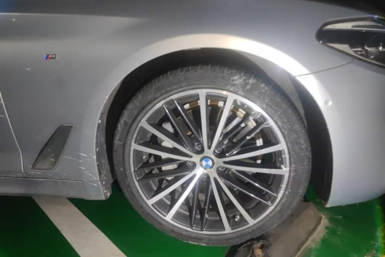 Used BMW 5 Series 2020 530Li Leading Model M Sport Package Right Front Wheel Hub
