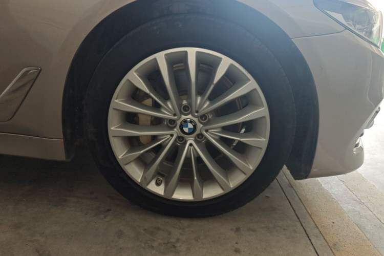 Used BMW 5 Series 2020 530Li Leading Edition Luxury Package Right Front Wheel Hub