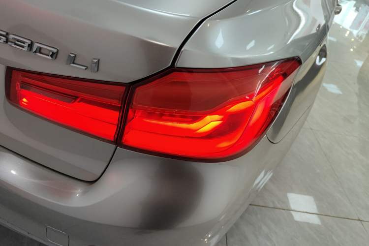 Used BMW 5 Series 2020 530Li Leading Edition Luxury Package Right Rear Taillight