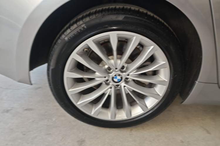 Used BMW 5 Series 2020 530Li Leading Edition Luxury Package Right Rear Wheel Hub