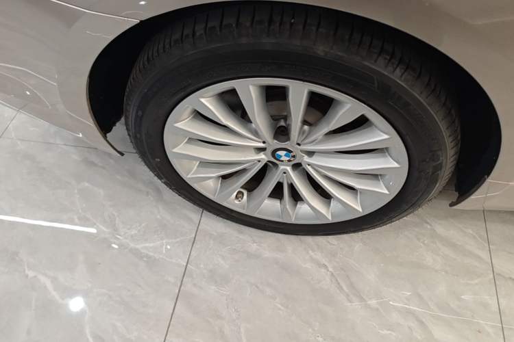 Used BMW 5 Series 2020 530Li Leading Edition Luxury Package Right Rear Wheel Hub
