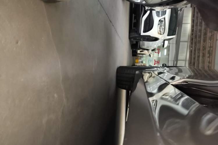 Used BMW 5 Series 2020 525Li Luxury Package Right Side Sill