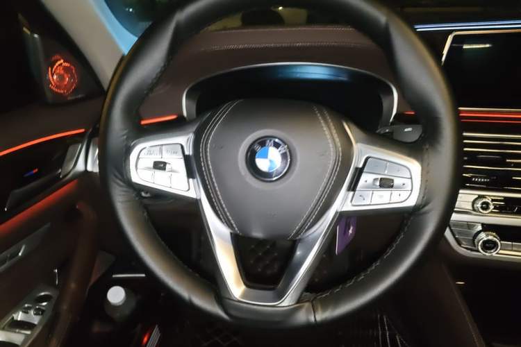 Used BMW 5 Series 2020 525Li Luxury Package Steering Wheel