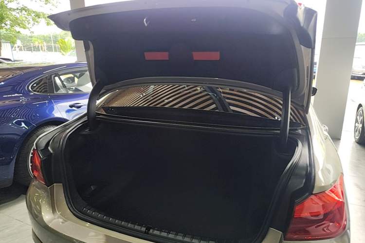 Used BMW 5 Series 2020 525Li Luxury Package Trunk