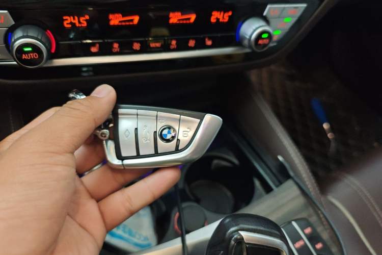 Used BMW 5 Series 2020 530Li Leading Edition Luxury Package Vehicle Key