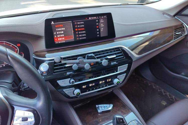 Used BMW 5 Series 2020 525Li Luxury Package Audio And AC Panel