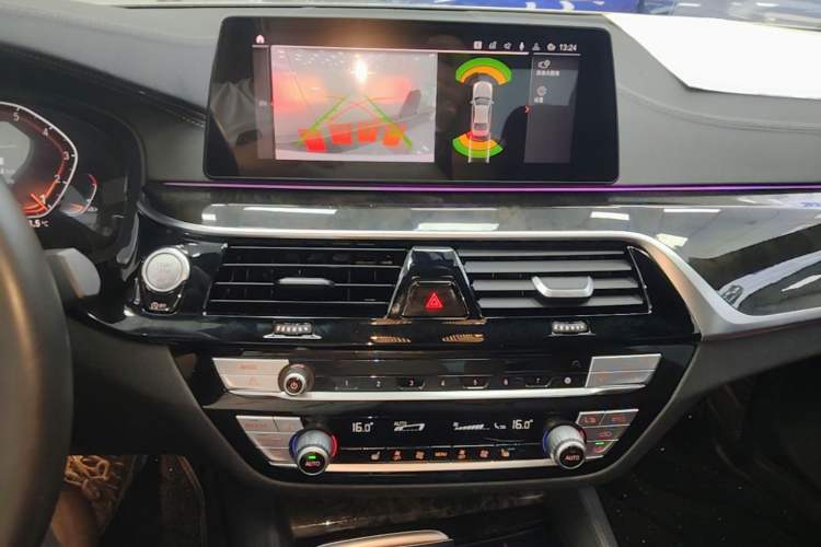 Used BMW 5 Series 2020 530Li Leading Model M Sport Package Audio And AC Panel