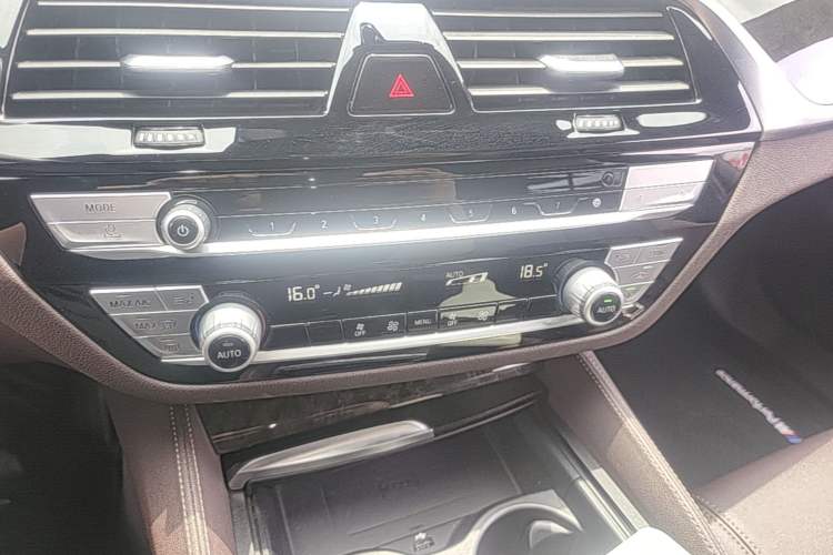 Used BMW 5 Series 2020 525Li M Sport Package Audio And AC Panel
