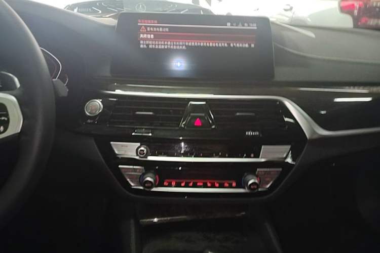 Used BMW 5 Series 2020 530Li Luxury Edition M Sport Package Audio And AC Panel
