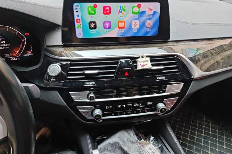 Used BMW 5 Series 2020 530Li Leading Model M Sport Package Audio And AC Panel