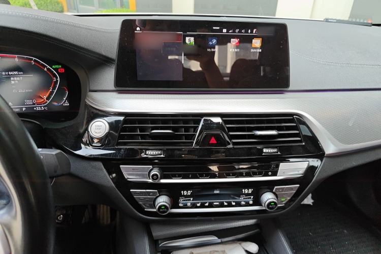 Used BMW 5 Series 2020 530Li Luxury Edition M Sport Package Audio And AC Panel