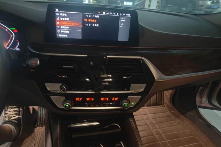 Used BMW 5 Series 2020 525Li Luxury Package Audio And AC Panel