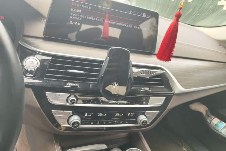 Used BMW 5 Series 2020 530Li Leading Edition Luxury Package Audio And AC Panel